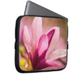 Pink Magnolia Laptopschutzhülle (Vorne Rechts)