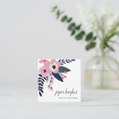 Pink Meadow | Chic Floral Quadratische Visitenkarte (Stehend Vorderseite)
