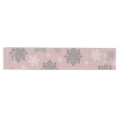 Pink Merry and Bright Schneeflocken Weihnachten Mittelgroßer Tischläufer (Horizontal)