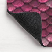 Pink Metallic Scales Textur Mousepad (Ecke)