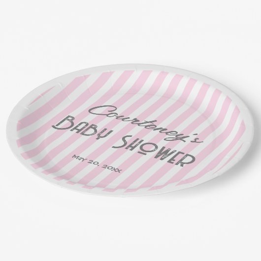 Pink minimalistisch gestreifte Babydusche Pappteller (Schrägansicht)