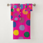 Pink mit bunten Punkten und Schriftzug -  Badhandtuch Set (Insitu)