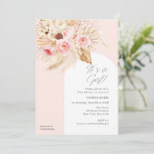 Pink Modern Arch Boho Floral Pampas Sein Mädchen Einladung (Stehend Vorderseite)