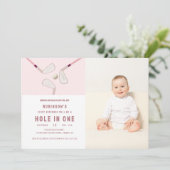 Pink Modern Hole in One Partee Golf Geburtstag Fot Einladung (Stehend Vorderseite)