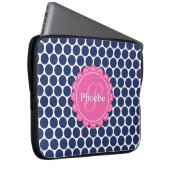 Pink Modernes Blume Monogram Blue Polka Dot Muster Laptopschutzhülle (Vorne Rechts)
