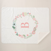 Pink Monogram Floral Wreath Sherpadecke (Vorderseite (Horizontal))