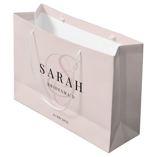 Pink Monogram Personalisiert Bridesmaid Große Geschenktüte (Vorderseite Schrägansicht)