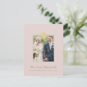 Pink Monogram Wedding Announcement Foto Postkarte (Stehend Vorderseite)