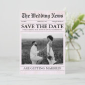 Pink Newspaper Moderne Hochzeit des Fotos Save The Date (Stehend Vorderseite)