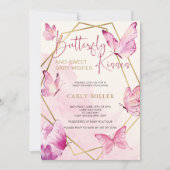 Pink Niedlich Butterfly Kisses & Baby Wünsche Einladung (Vorderseite)