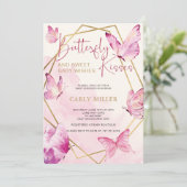 Pink Niedlich Butterfly Kisses & Baby Wünsche Einladung (Stehend Vorderseite)