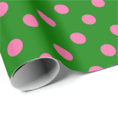 Pink On Green Polka Dots Pattern Design  Geschenkpapier (Rolleneckpunkt)