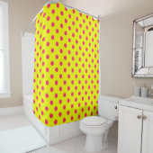 Pink On Yellow Polka Dots Pattern Design  Duschvorhang (Beispiel)
