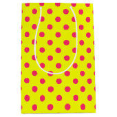 Pink On Yellow Polka Dots Pattern Design Mittlere Geschenktüte (Vorderseite)