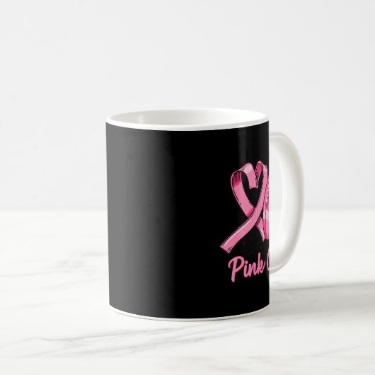 Pink Out Brustkrebs Bewusstsein gebleicht Fußball Kaffeetasse (VorderseiteRechts)