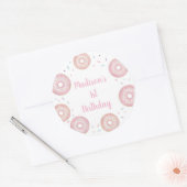 Pink Pastel Donut Birthday Runder Aufkleber (Umschlag)