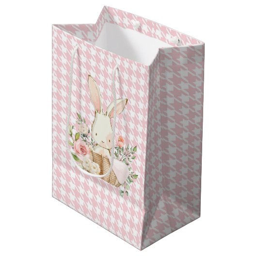 Pink Pastel Hahnentrittmuster Bunny Rabbit Mittlere Geschenktüte (Vorderseite Schrägansicht)