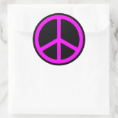 Pink Peace Sign auf Schwarz Rundaufkleber Runder Aufkleber (Tasche)