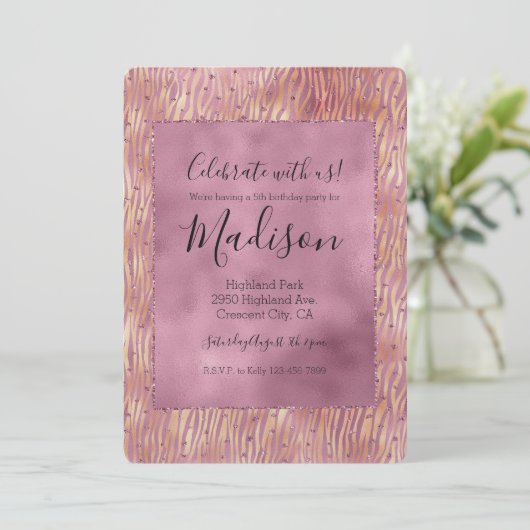 Pink Peach Glitzy Glitzern Sparkle Zebra Print Einladung (Stehend Vorderseite)