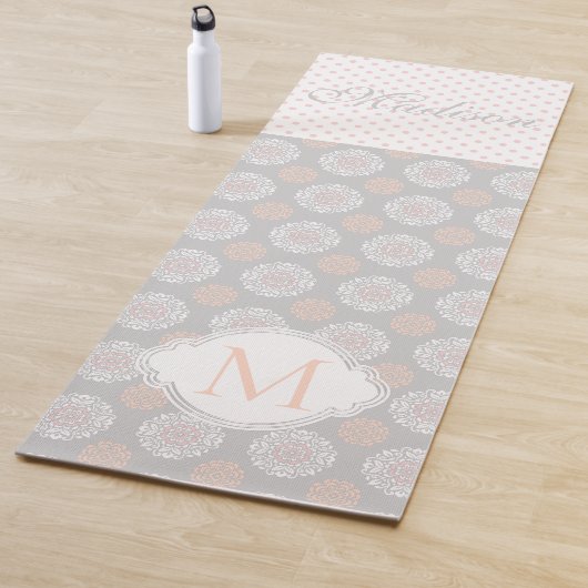 Pink Peach Gray Dots Trendy Monogram Yoga Mat Yogamatte (Beispiel)