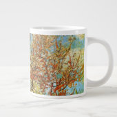 Pink Peach Tree in Blossom von Vincent van Gogh Jumbo-Tasse (Rechts)