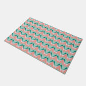 Pink Peach Yukka und Green ZigZag Muster Fußmatte (Schrägansicht)