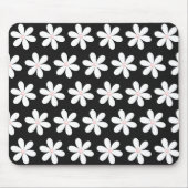 Pink Pearls in Daisis auf schwarz Mousepad (Vorne)