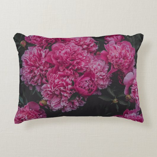Pink peonies, dark moody aesthetic dekokissen (Vorderseite)