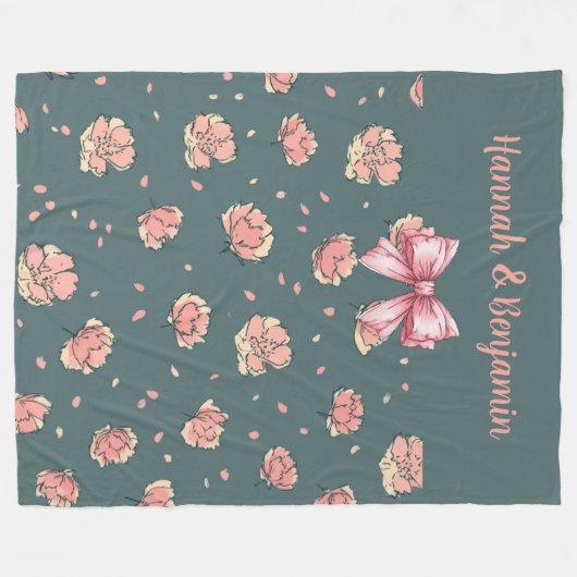 Pink Peony and Bow Pattern Fleecedecke (Vorderseite (Horizontal))