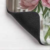 Pink Peony Bouquet durch ein Regenfenster Mousepad (Ecke)