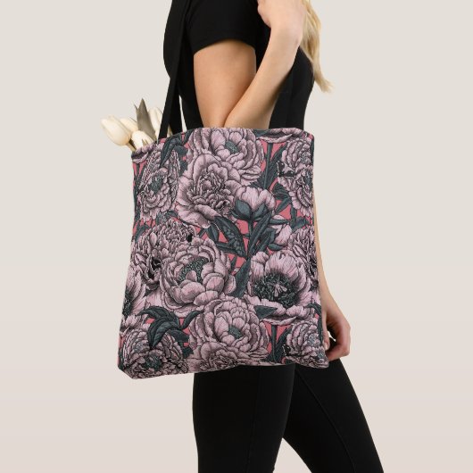 Pink peony flowers and moths tasche (Von Nahem)