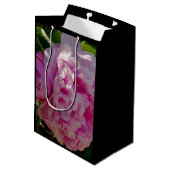 Pink Peony Foto Hütte Bauernhof Blumengarten Mittlere Geschenktüte (Rückseite Schrägansicht)