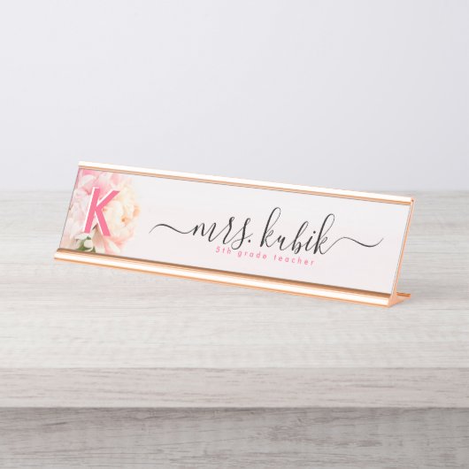 Pink Peony Rose Gold Teacher Desk Name Plakat Schreibtischnamensplakette (Vorderseite )