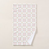 Pink petal and pastel triangle tile pattern on whi badhandtuch set (Handtuch)