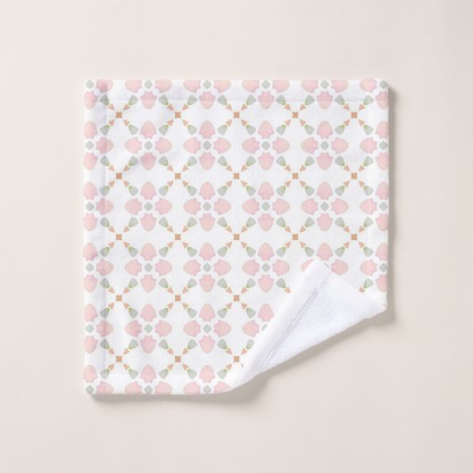 Pink petal and pastel triangle tile pattern on whi badhandtuch set (Waschlappen)