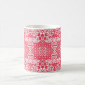 Pink Petals über Kilim Dreams Kaffeetasse (Mittel)