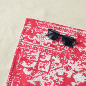 Pink Petals über Kilim Dreams Strandtuch (Beispiel)