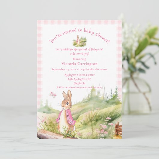 Pink Peter Rabbit Baby Girl Babydusche Einladung (Stehend Vorderseite)
