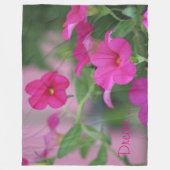 Pink Petunia Fleece Blanket (Vorderseite)