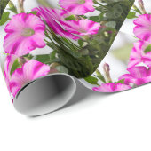 Pink Petunia Passion Geschenkpapier (Rolleneckpunkt)