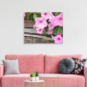 Pink Petunias auf Stallholz Leinwanddruck (Insitu (Wohnzimmer))