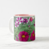 Pink Petunias Zweifarbige Tasse (Vorderseite Links)
