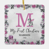 Pink Pinguin Monogram Baby Stats Erste Weihnachten Keramikornament (Vorderseite)