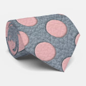 Pink Polka Dots auf grauem Leder drucken Krawatte (Gerollt)