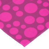 Pink-Polka-Punkt Tischdecke (Schrägansicht)
