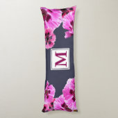 Pink Poppies Monogramm Seitenschläferkissen (Rückseite (Vertikal))