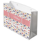 Pink Purple Butterflies Custom Name Große Geschenktüte (Rückseite Schrägansicht)