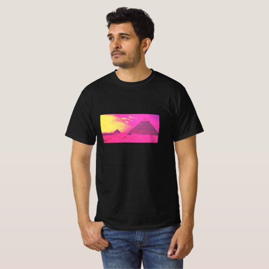 Pink-Pyramiden T-Shirt (Vorne ganz)