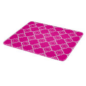 Pink Quatrefoil geometrisches Muster Schneidebrett (Ecke)