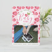 Pink Raspberries Baby Girl Einladung (Stehend Vorderseite)